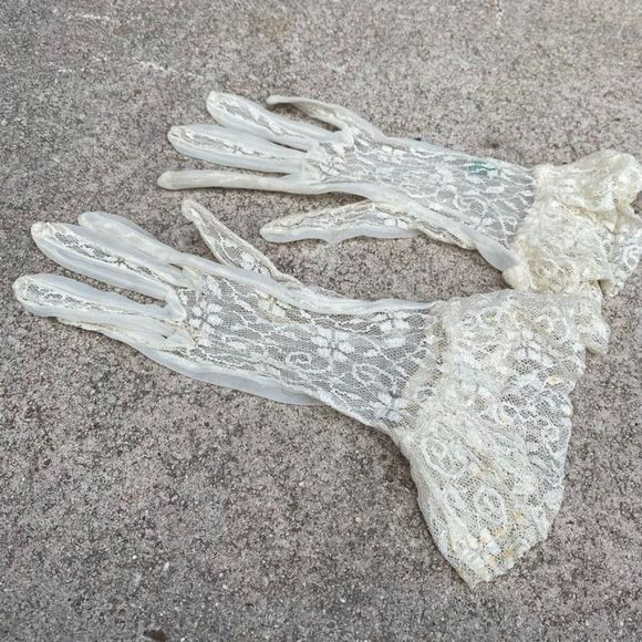 SOLD Vintage Lace Gloves of Meyers Make USA Size 7 Bundle of 2 Sheer - Picture 2 of 8
